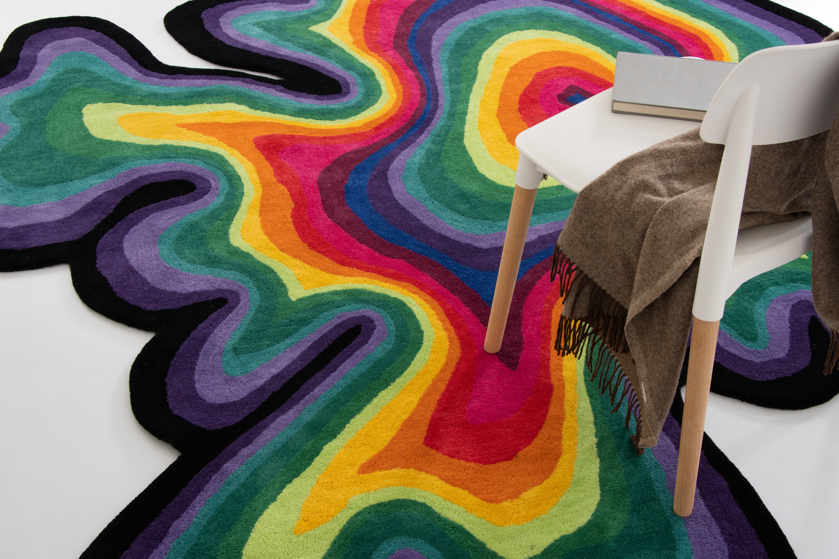 Pile height measurement Paint Melts Rhapsody rug with measuring tape - 12-15mm medium pile hand-tufted wool