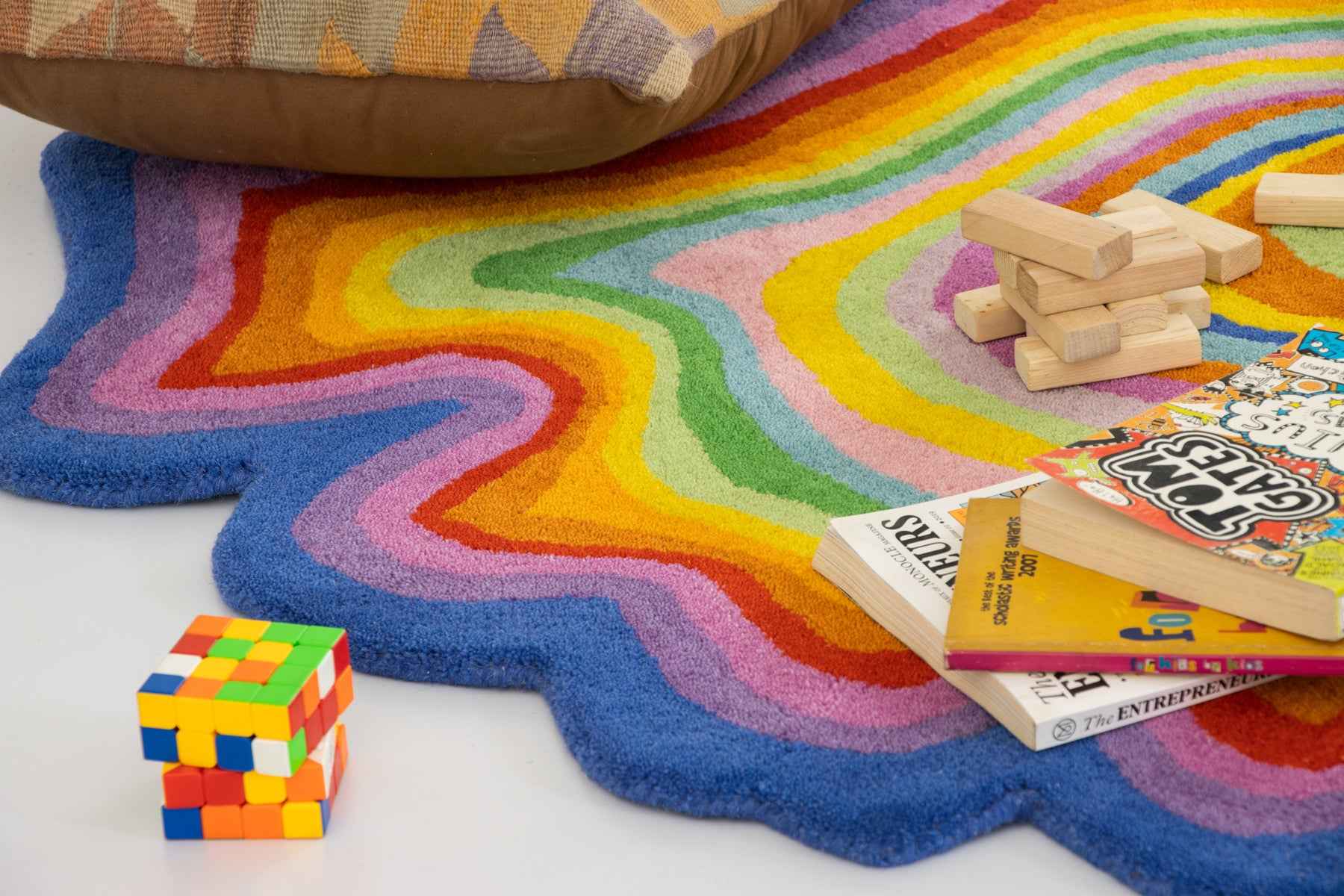 Psychedelic multicolor hand-tufted rug product video – Splash Collection | Beyond Rugs